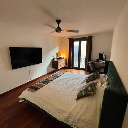 Апартаменты Super Cozy And Duplex With Rooftop